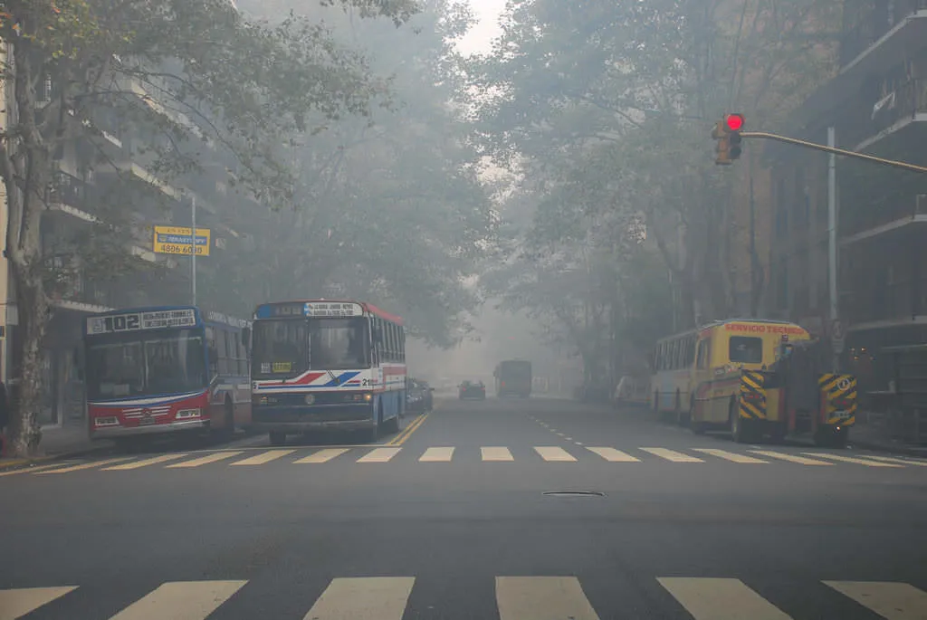 Av Las Heras llena de humo