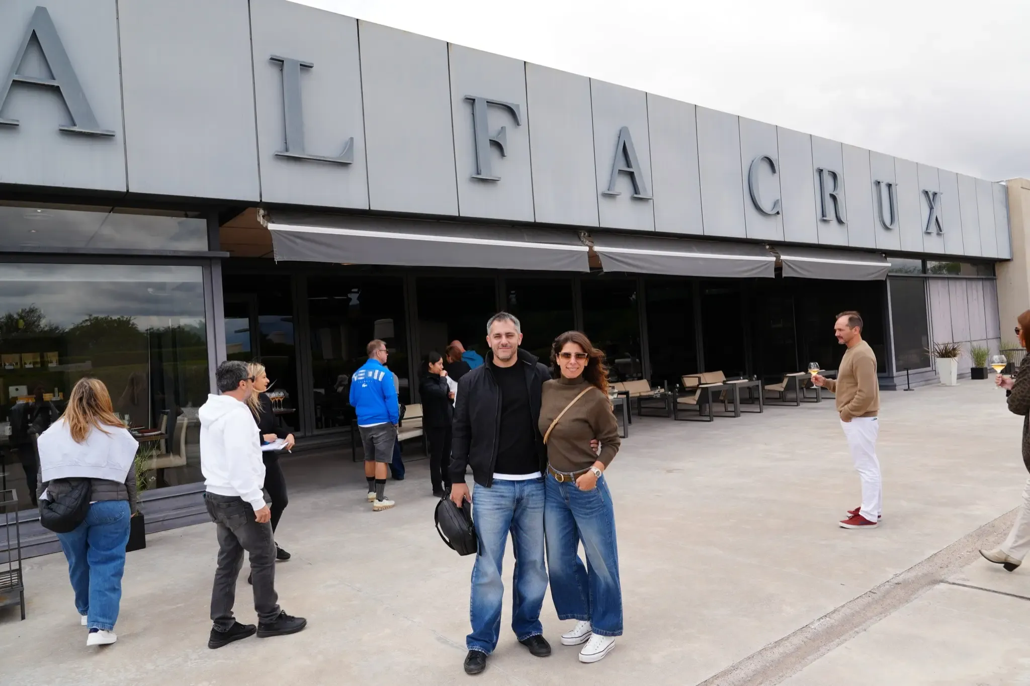 Degustación antes de la recorrida en Alfa Crux