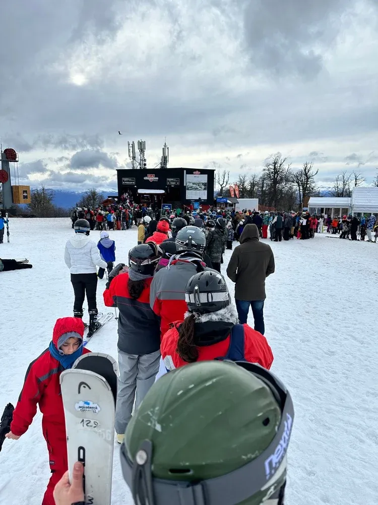 Fila para bajar del Cerro